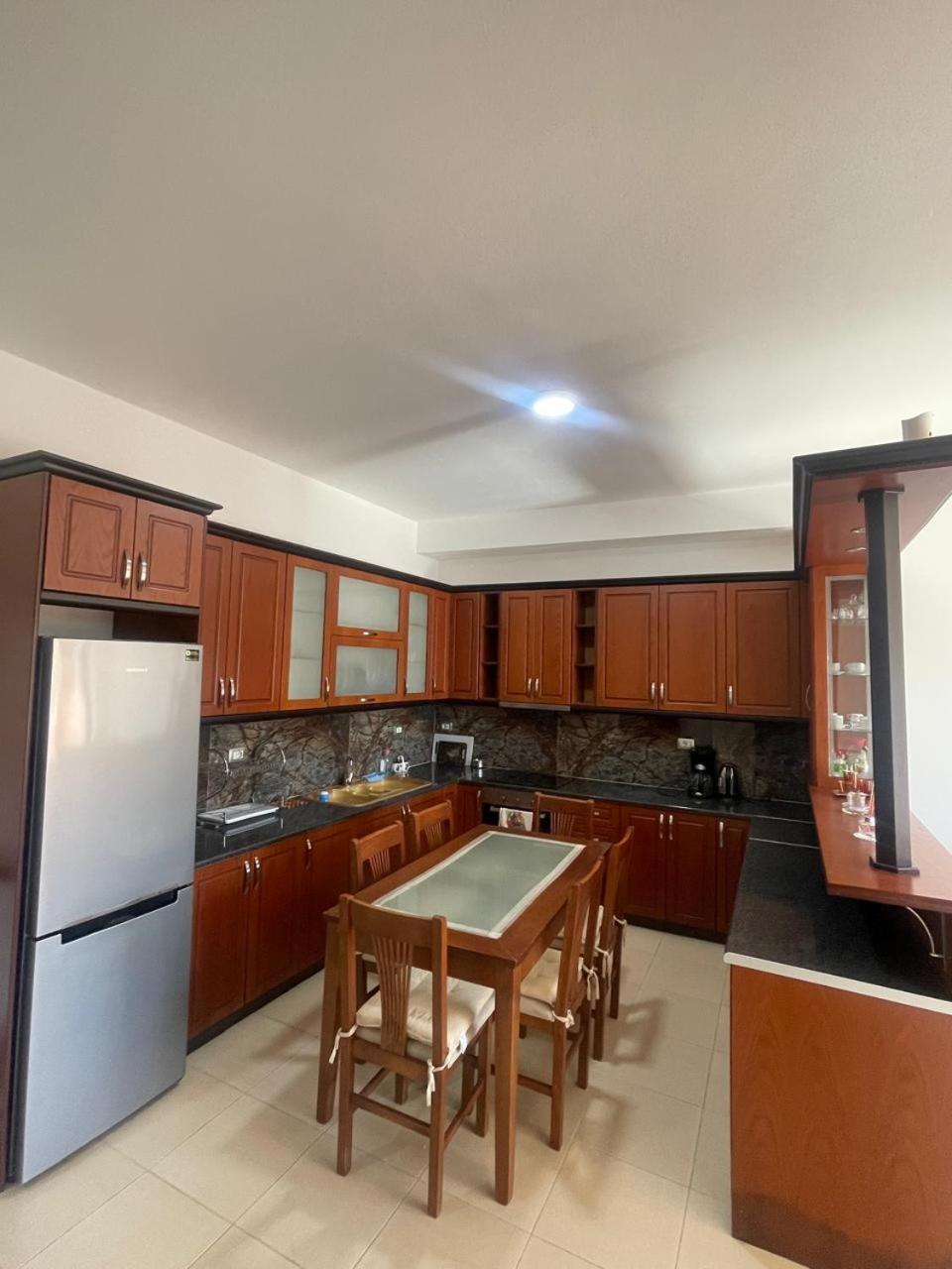 Vista Mozzafiato Apartment Sarande Bagian luar foto