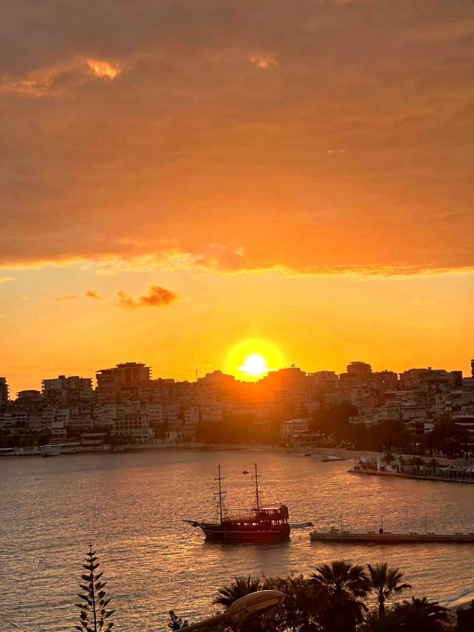 Vista Mozzafiato Apartment Sarande Bagian luar foto